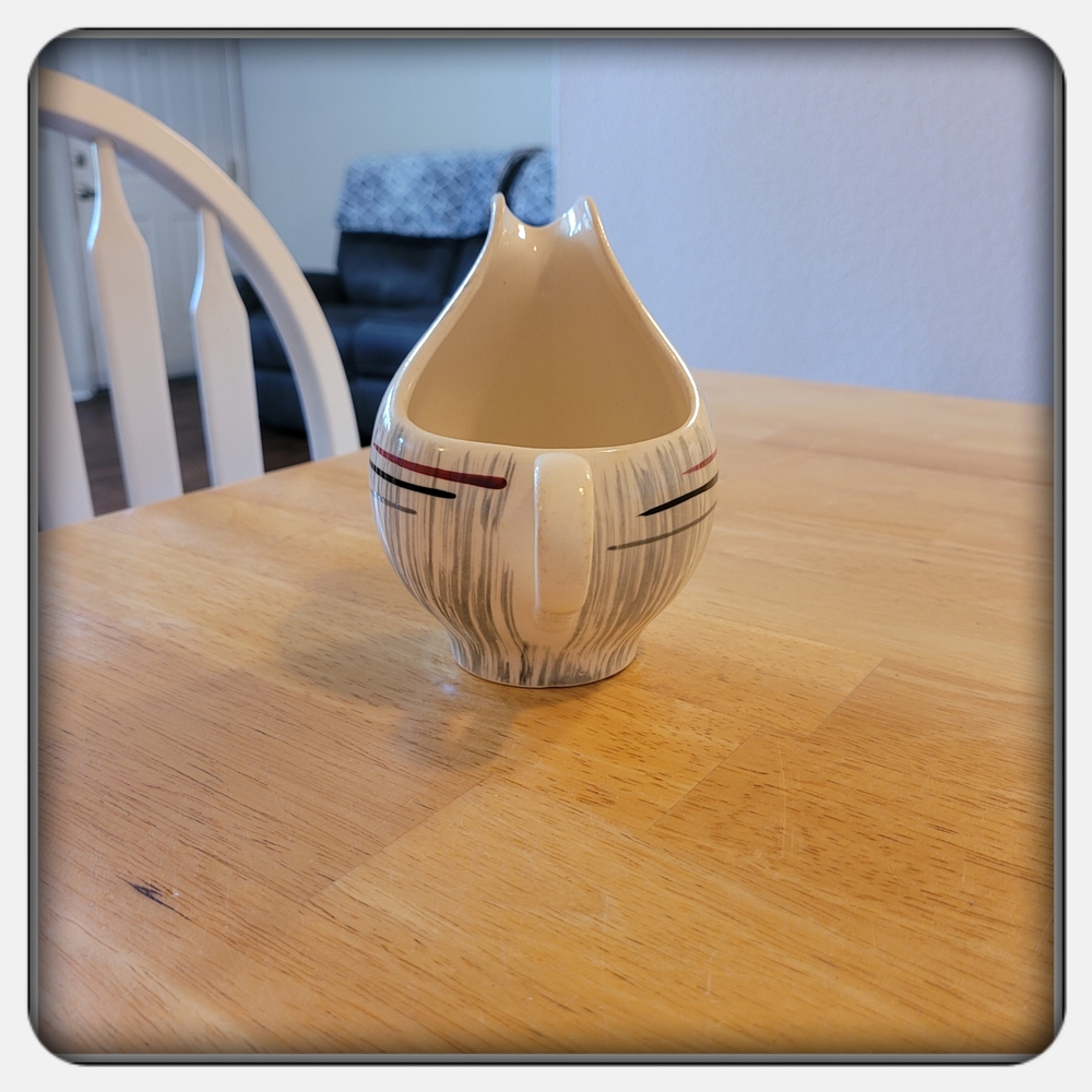 Vintage Elegant Cream and Gray Ceramic Creamer By Stetson - Picture 3 of 8